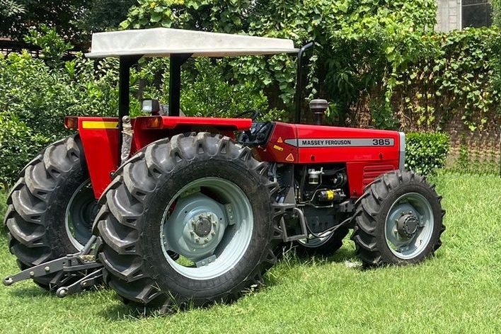 Tracteur Massey Ferguson MF385